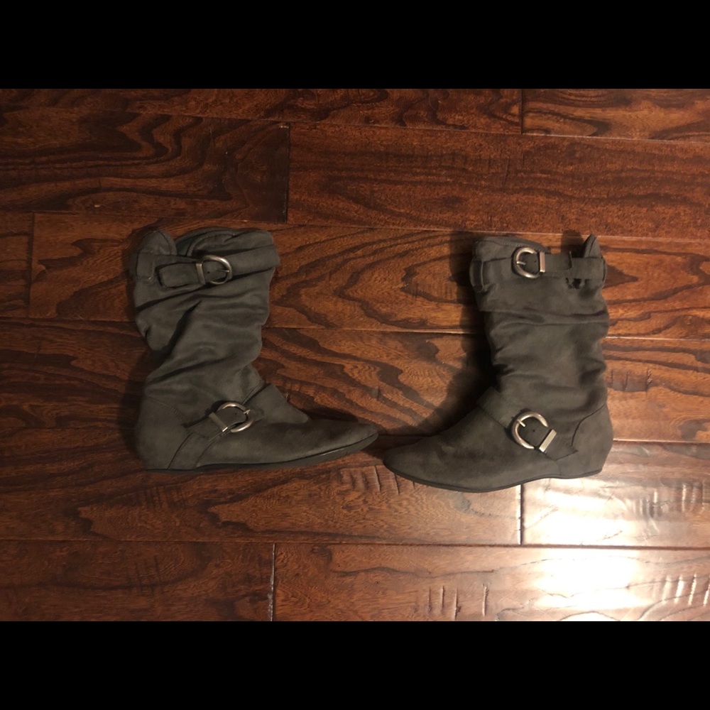 Bakers Women’s Gray Boots Size 9